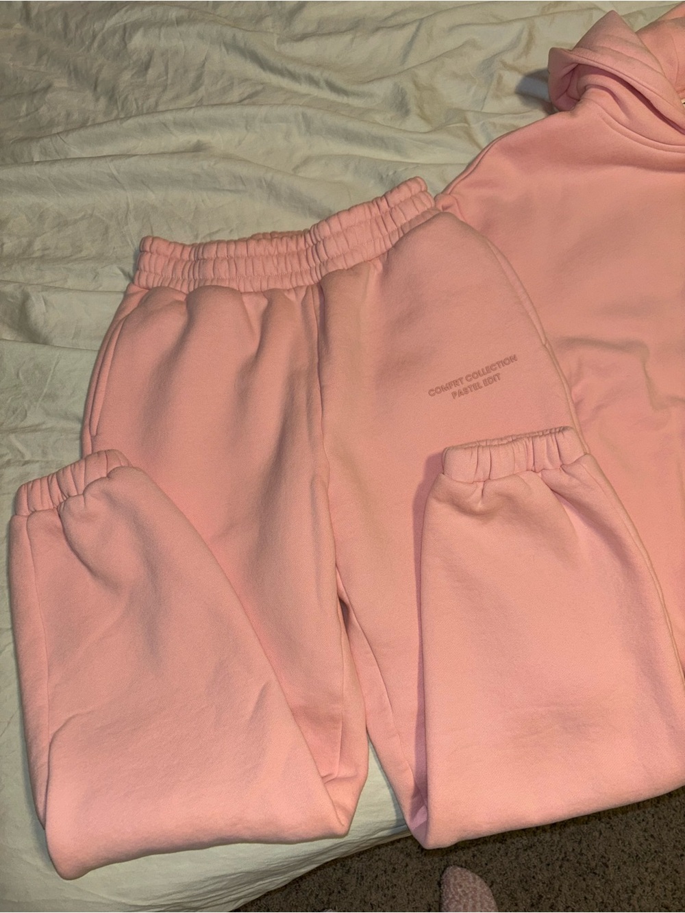Comfrt Bubblegum Pastel Sweatshirt and Joggers Set - Picture 6 of 9